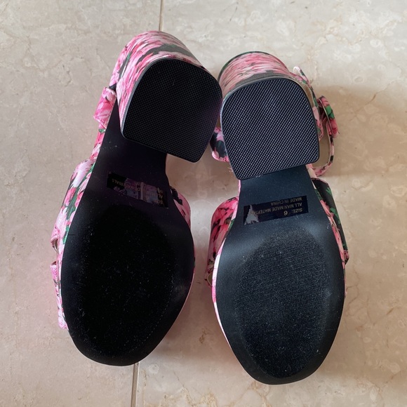 NEW PINK Floral Platform Heels - Picture 4 of 8